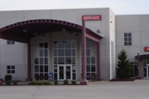 Truck Centers truck service shop in Troy, IL Truck Centers truck repair shop in Troy, IL
