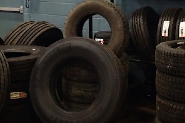 Tubbys Truck & Trailer Dorchester ON roadside truck tire service
